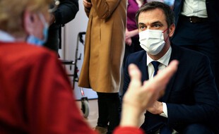 Olivier Véran envisage de rendre la vaccination obligatoire pour les soignants en Ehpad