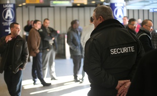 Manifestation des vigiles et agents de securite du metro Tisseo contre la casse de leur contrat de sous-traitance de leur societe vers Tisseo.
