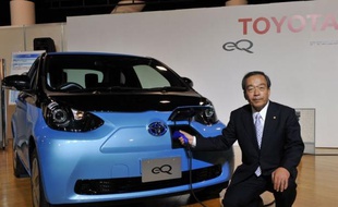 Le premier constructeur d'automobiles japonais, Toyota, a annoncé lundi qu'il comptait sortir 21 modèles hybrides d'ici à 2015 et qu'il espérait vendre un million de voitures de ce type par an dès 2013.