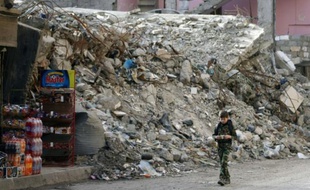 Une rue ravagée de Deir Ezzor en Syrie le 19 février 2015