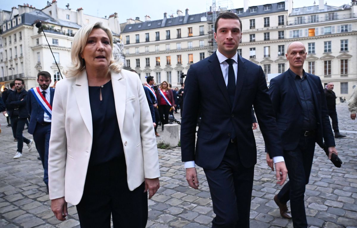 RN : Jordan Bardella succède à Marine Le Pen à la tête du parti