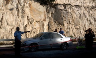 Un Palestinien a lancé dimanche sa voiture contre un groupe d'Israéliens près d'un check-point en Cisjordanie occupée, blessant trois d'entre eux