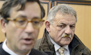 L'ancien maire de La Faute-sur-Mer René Marratier (à dr.), à l'annonce du verdict du Procès Xynthia, le 12 décembre 2014 aux Sables-d'Olonne.
