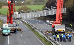 Le portique écotaxe de Pont-de-Buis-lès-Quimerch, le 31 octobre 2013.