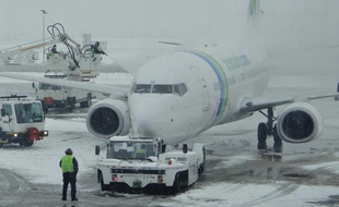 Dégivrage d'un avion à Orly, en décembre 2010.