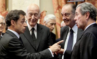 Nicolas Sarkozy, Valéry Giscard d'Estaing, Jacques Chirac et Jean-Louis Debré, le 01 mars 2010, à Paris au Conseil constitutionnel