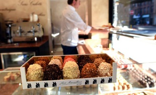 Une boîte de gateaux "merveilleux" à Greenwich Village, dans une boutique "Aux Merveilleux de Fred", à New York le 15 décembre 2015