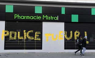A Grenoble, mardi 5 mars, dans le quartier Mistral, où vivaient les deux garçons morts samedi.