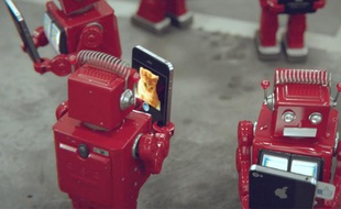 Capture de la vidéo IDiots de l'agence Big Lazy Robots.