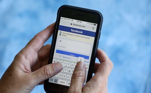 L'application Facebook sur smartphone.