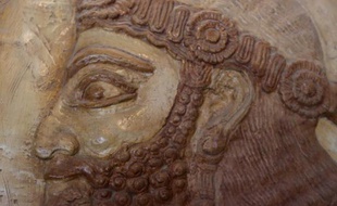 Un artefact exposé au musée national irakien à Bagdad, le 28 février 2015