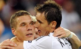 L'Allemagne a battu la Pologne 2 à 0 (mi-temps: 1-0) en match comptant pour le groupe B de l'Euro-2008 de football, dimanche à Klagenfurt.