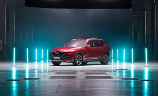 Le LUX A2.0 est un SUV du gabarit d’un BMW X5.