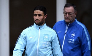 Nabil Fekir accompagnéde Philippe Tournon, le 24 mars 2015