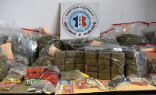 Illustration de prise de cannabis à Marseille le 16 octobre 2015