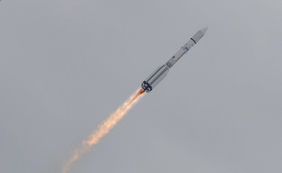 Le lanceur russe Proton emporte la sonde TGO vers un long voyage spatial.