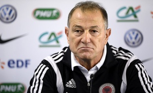 Le sélectionneur de l'Albanie, Giovanni De Biasi, en conférence de presse avant le match contre la France, le 13 novembre 2014 à Rennes.