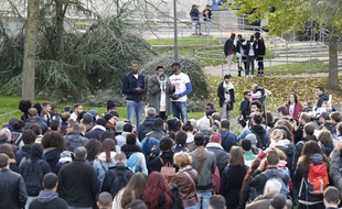 Théo, 22 ans, lors d'un rassemblement organisé à Bobigny (Seine-saint-Denis) contre les violences policières le 28 octobre 2017.