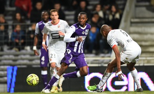 Le défenseur du TFC Jean-Daniel Akpa Akpro lors du match de Ligue 1 entre Toulouse et Rennes, le 14 février 2015.