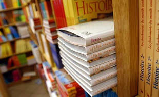 Des manuels scolaires.
