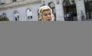 La Régie immobilière de la ville de Paris (RIVP) a demandé mercredi au tribunal d'instance du XVe arrondissement l'expulsion de leur logement social de Frigide Barjot, ex-chef de file de la Manif pour tous, et de son mari, assurant qu'ils n'avaient pas respecté des clauses de leur bail.