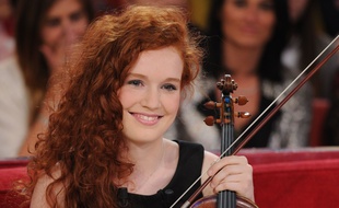 Camille Berthollet sur le plateau de «Vivement Dimanche», en octobre 2015.