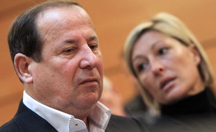 Elie Brun, maire UMP de Fréjus, à côté de sa femme en décembre 2013.