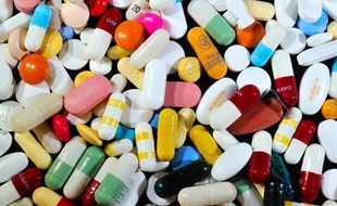 La France n'est plus le premier consommateur d'antibiotiques en Europe comme au début des années 2000, mais après de réels progrès, une tendance à la hausse se dessine, selon un rapport de l'agence du médicament (ANSM).