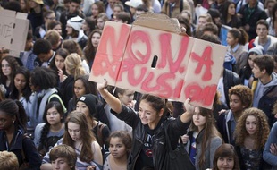 Manifestation des lycéens contre les expulsions de Leonarda et Khatchik à Paris le 17 octobre 2013.