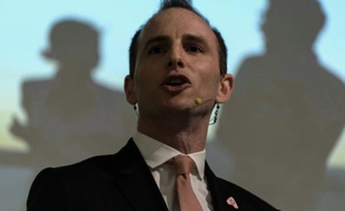 Joe Gebbia, co-fondateur de la plateforme de réservation d'hébergement chez les particuliers Airbnb, le 27 mars 2015 à Rio de Janeiro