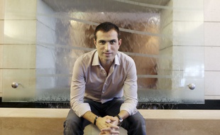L'ancien buteur du PSG Pedro Miguel Pauleta, lors d'une séance photo pour l'agence SIPA, en novembre 2012.