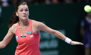 La Polonaise Agnieszka Radwanska, N.4 mondiale, s'est qualifiée vendredi pour les demi-finales du Masters à Istanbul en battant difficilement l'Italienne Sara Errani 6-7(6), 7-5, 6-4, et rencontrera l'Américaine Serena Williams, grande favorite.