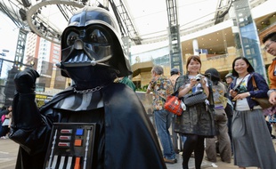 Des fans de Star Wars, à Tokyo, le 4 mai 2015.