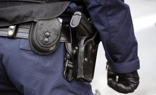 Cinq hommes ont été arrêtés lundi en région parisienne, dans le sud de la France et près de Bruxelles dans une enquête sur une filière d'envoi de jihadistes vers la Syrie