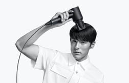 Dyson tape dans le mille avec le sèche-cheveux Supersonic à petit prix