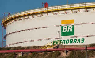 Le géant pétrolier brésilien Petrobras a annoncé mardi l'émission de 5 milliards de dollars (environ 3,7 milliard d'euros) d'obligations dans le cadre d'un plan d'emprunt destiné à développer les gisements offshore profonds situés au large du Brésil.