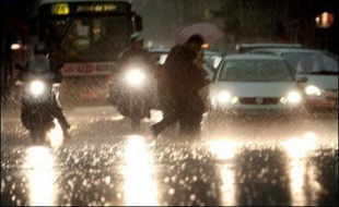 De violents orages se sont abattus vendredi en début de matinée dans l'ouest de la Saône-et-Loire, provoquant des inondations de caves et de garages, des coupures de routes et la crue d'une rivière, a-t-on appris auprès des pompiers.