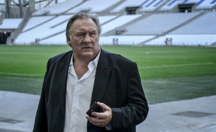 Gérard Depardieu incarne le maire de Marseille.