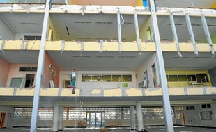 À l'école Saint-Jean, en travaux depuis juillet, la façade va être vitrée.