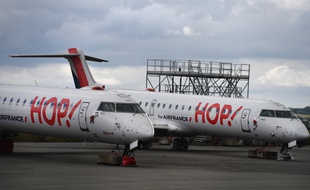 Des avions de la compagnie Hop!, filiale d'Air France.
