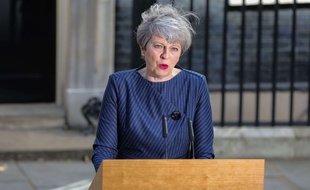 Theresa May devant le 10, Downing Street, lors de l'annonce d'élections anticipées.