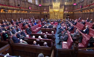La Chambre des Lords britanniques a adopté définitivement vendredi le texte de loi visant à bloquer une sortie du Royaume-Uni de l'Union européenne sans accord.