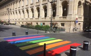 Le passage piéton a été souillé avec du faux sang ce samedi.