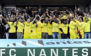 Le Tribunal arbitral du sport (TAS) de Lausanne a annoncé lundi avoir confirmé une décision de la Fifa interdisant de recrutement durant un an le FC Nantes, promu en L1, à la suite d'un litige concernant le transfert du Guinéen Ismaël Bangoura à Nantes en janvier 2012.