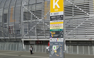 Villeneuve d'Ascq, le 19 mars 2014. Les commerants du stade Pierre-Mauroy font grise mine, difficults de stationnement, peu d'vnements hors football, clientle absente en journe... Au point que beaucoup ont dja mis la cl sous la porte.