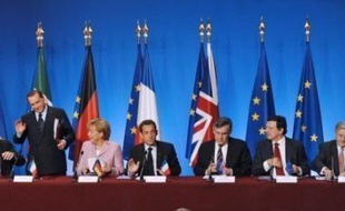 Après avoir réagi en ordre dispersé face à la crise financière, les ministres européens des Finances vont tenter d'afficher un front commun lundi et mardi, dans le sillage du sommet des quatre pays de l'UE membres du G8 (France, Italie, Allemagne, Royaume-Uni) tenu samedi à Paris.