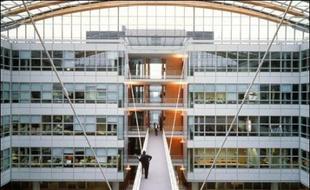 La direction de Renault a présenté vendredi un plan pour éviter la surcharge de travail et de stress dans son centre de conception automobile de Guyancourt (Yvelines) près de Paris, où trois salariés se sont suicidés en quatre mois.