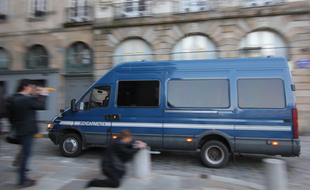 Un véhicule de gendarmerie ici aux abords de la cour d'appel de Rennes.