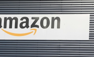 Un logo Amazon à Hemel Hempstead au Royaume-Uni le 25 novembre 2015.