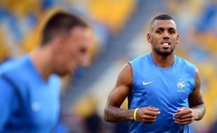 Le milieu Yann Mvila, remis de sa blessure à la cheville droite, effectue son grand retour dans le onze de départ de l'équipe de France contre la Suède, mardi pour la 3e journée (groupe D) de l'Euro-2012, alors que Hatem Ben Arfa est titularisé sur le côté droit de l'attaque.